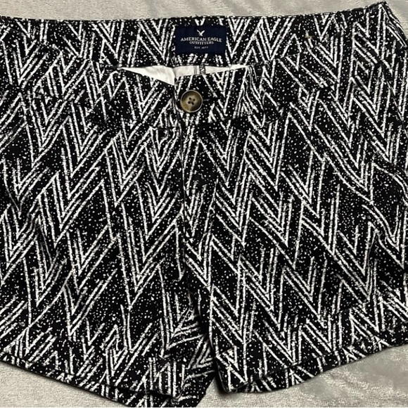 American Eagle Outfitters ~ Shorts ~ Size 6 ~ Women’s ~ Shorts ~ Black & White - Picture 9 of 16